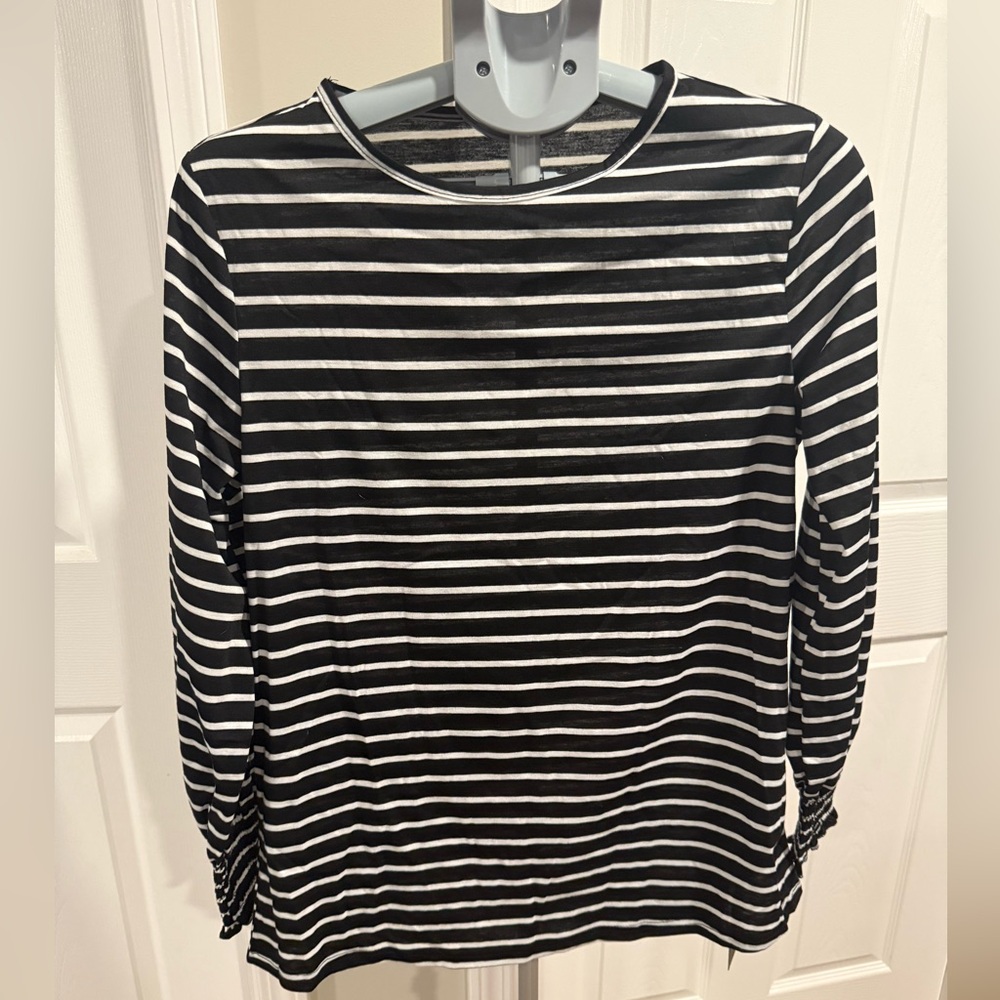⭐️ Black and White Striped Women's Top